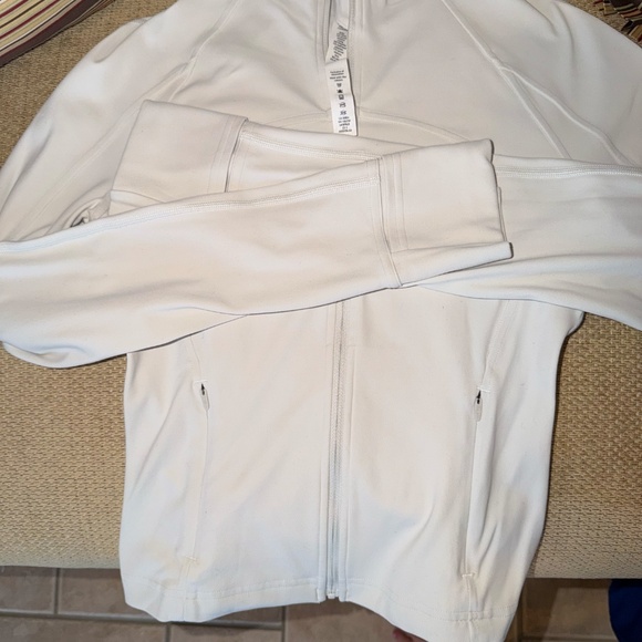 Lululemon Nulu Cropped Define Jacket - Sz 4 - Bone / Cream / Light Tan LIKE NEW - Picture 2 of 5